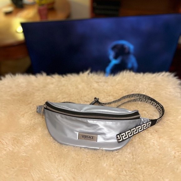 Fanny Pack Versace Adjustable Strap Good used condition!! - Picture 1 of 16